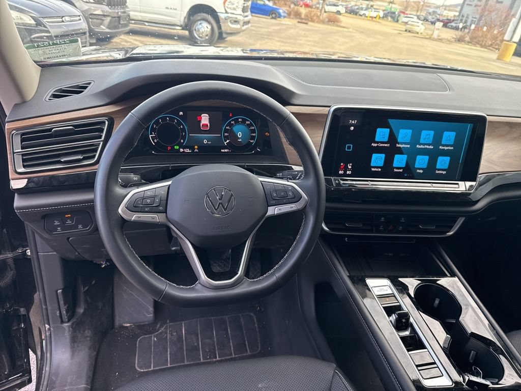 Used 2025 Volkswagen Atlas SE AWD/4WD image 15