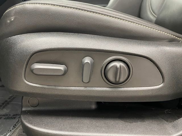 Used 2023 Chevrolet Traverse LT image 9