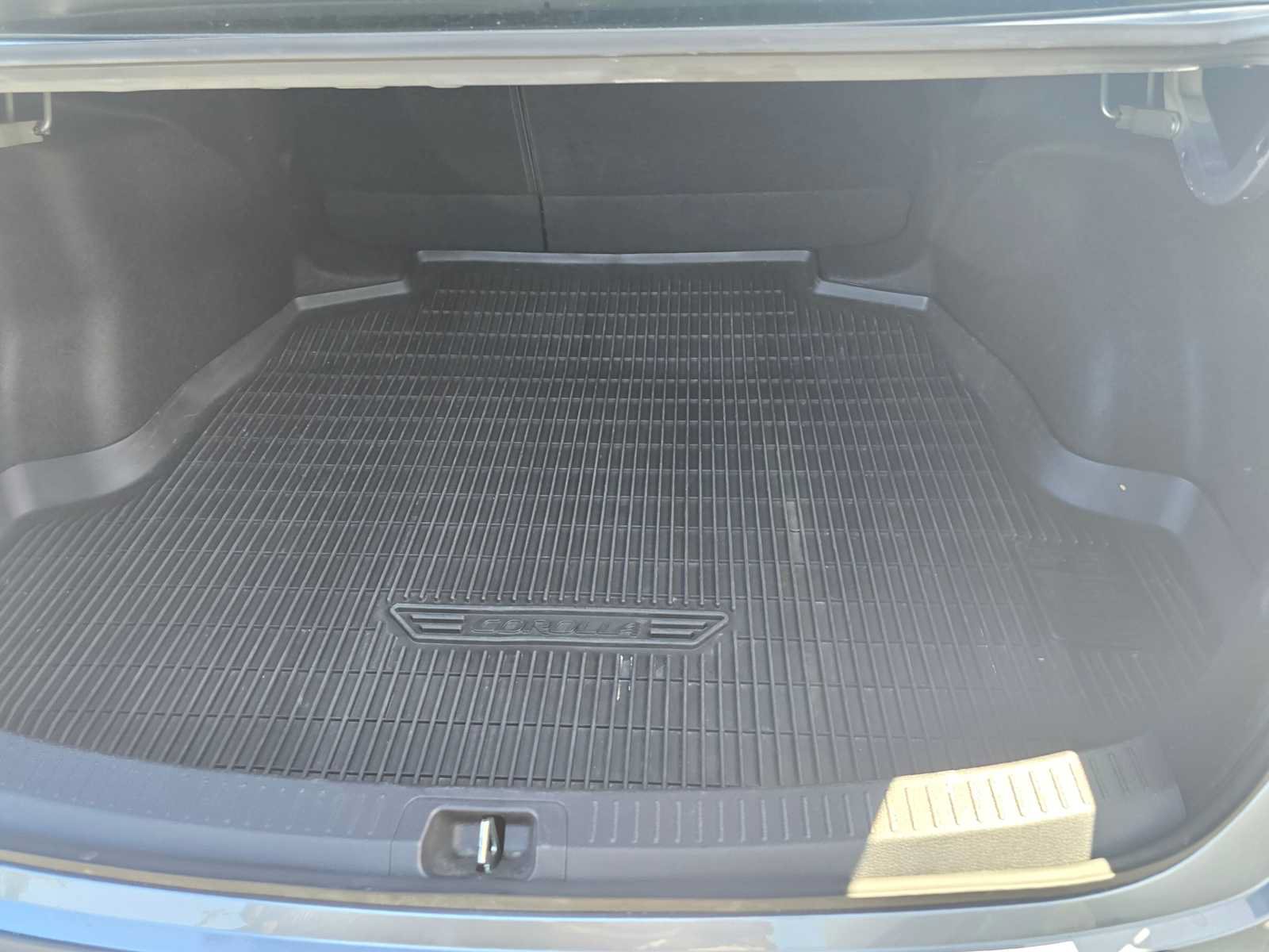Used 2023 Toyota Corolla LE FWD image 19