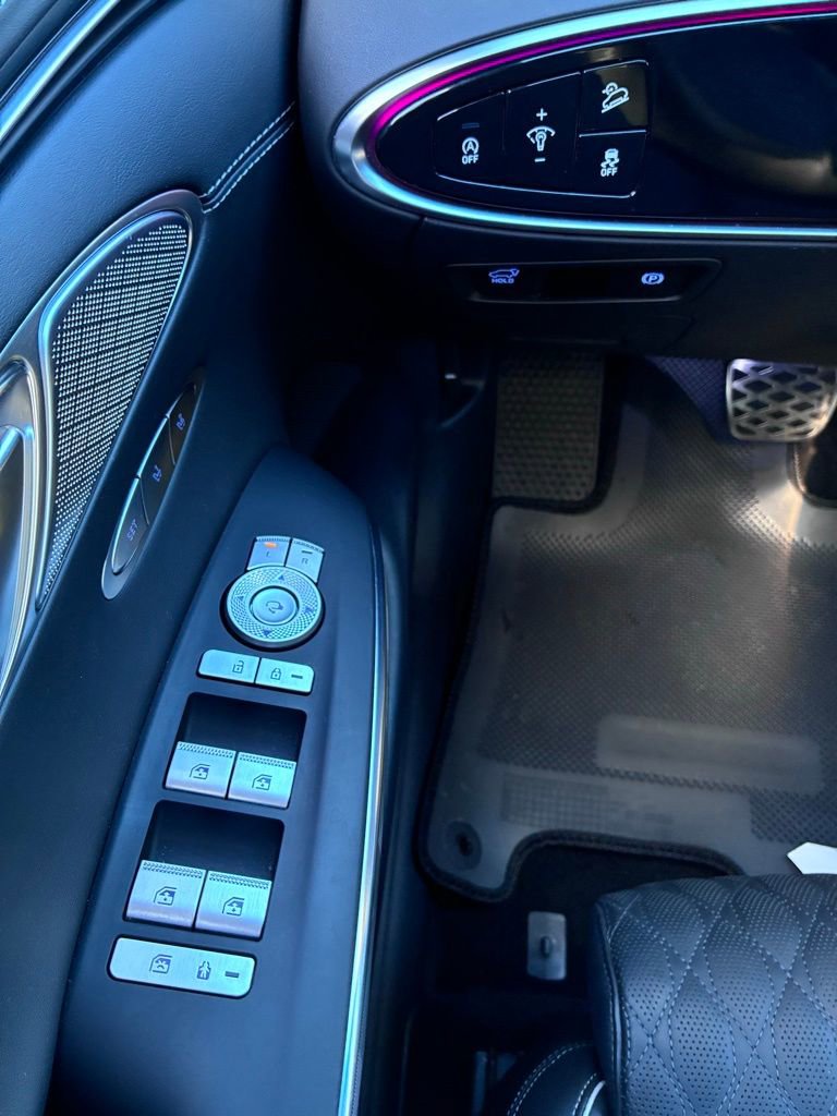 Used 2025 Genesis GV70 3.5T Sport w/ Sport Advanced Package image 27