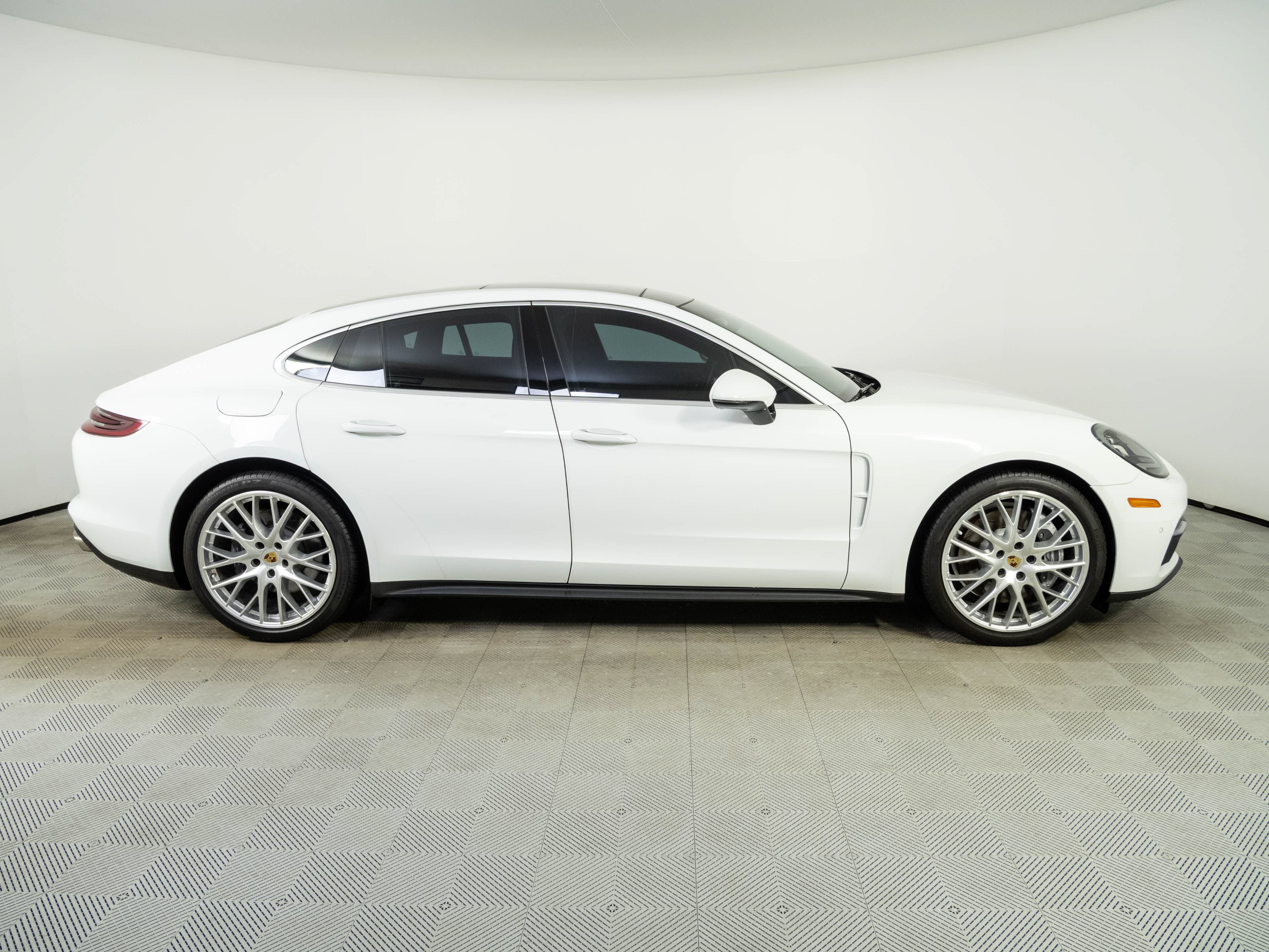 Used 2019 Porsche Panamera 4 AWD/4WD image 27