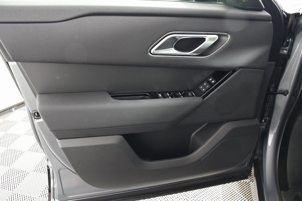Certified 2025 Land Rover Range Rover Velar Dynamic SE image 14