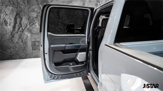 Used 2025 Ford F450 Platinum w/ FX4 Off-Road Package image 12