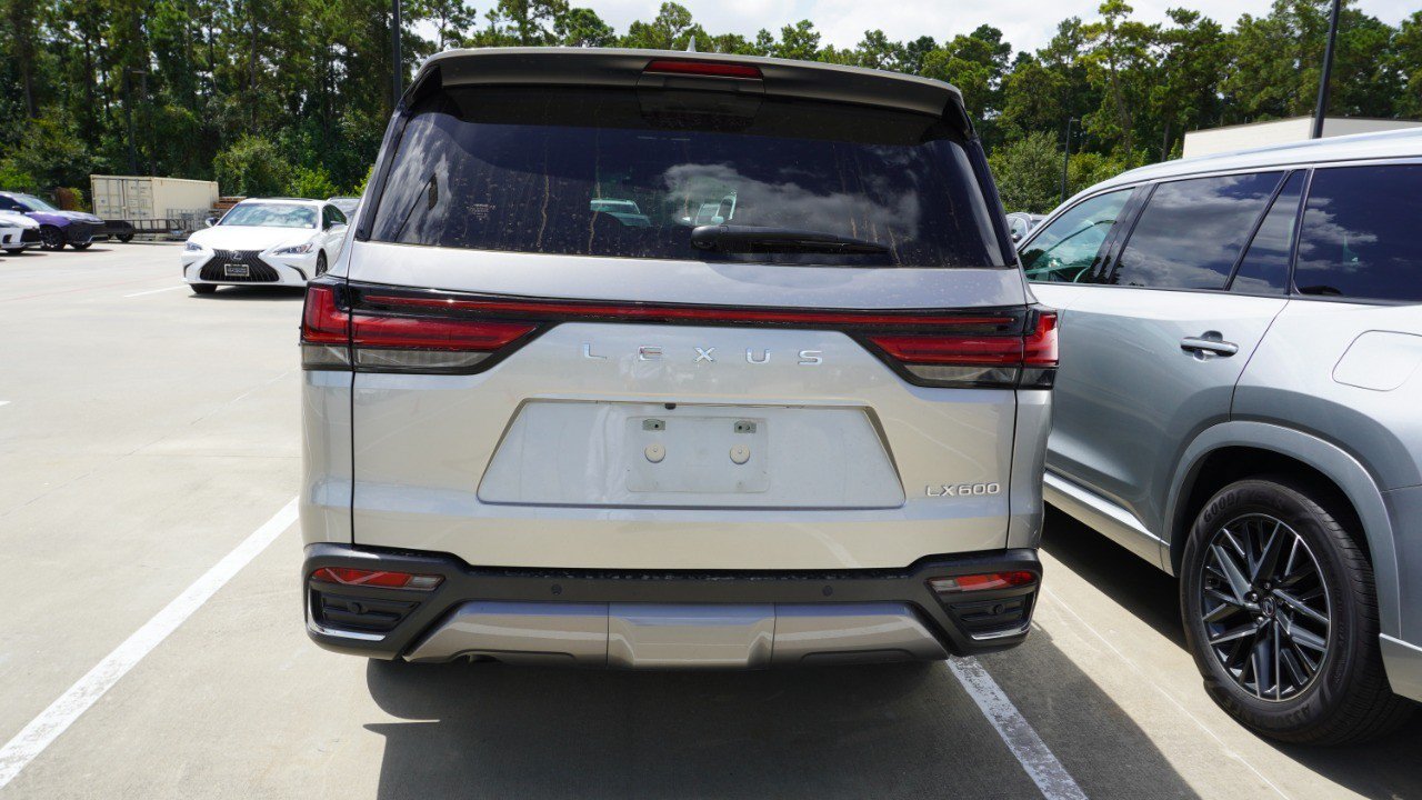 Used 2022 Lexus LX 600 4WD w/ Accessory Package (Z1) image 7