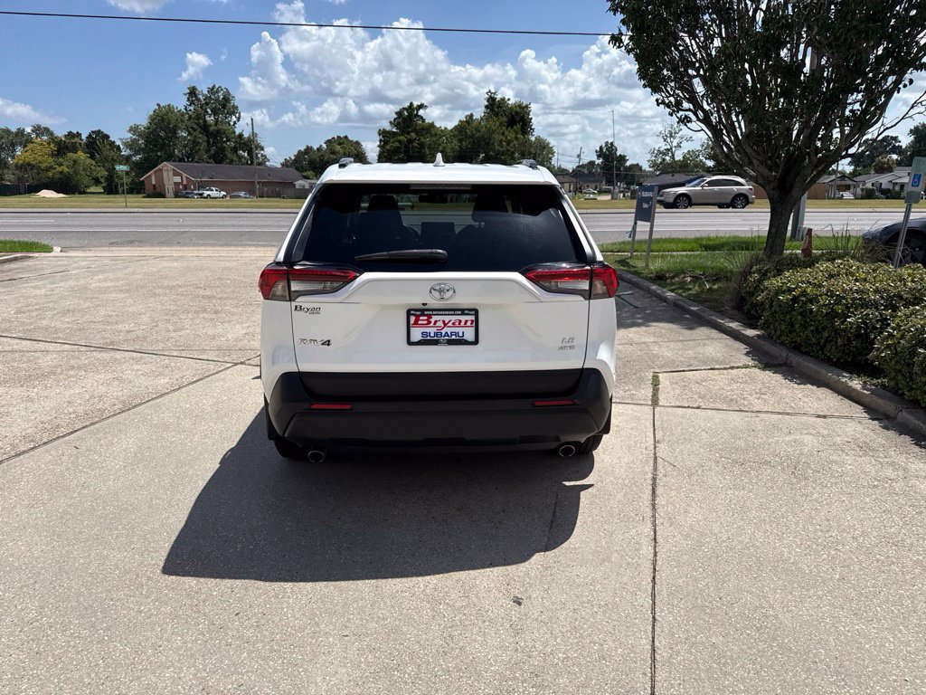 Used 2021 Toyota RAV4 LE AWD/4WD image 6