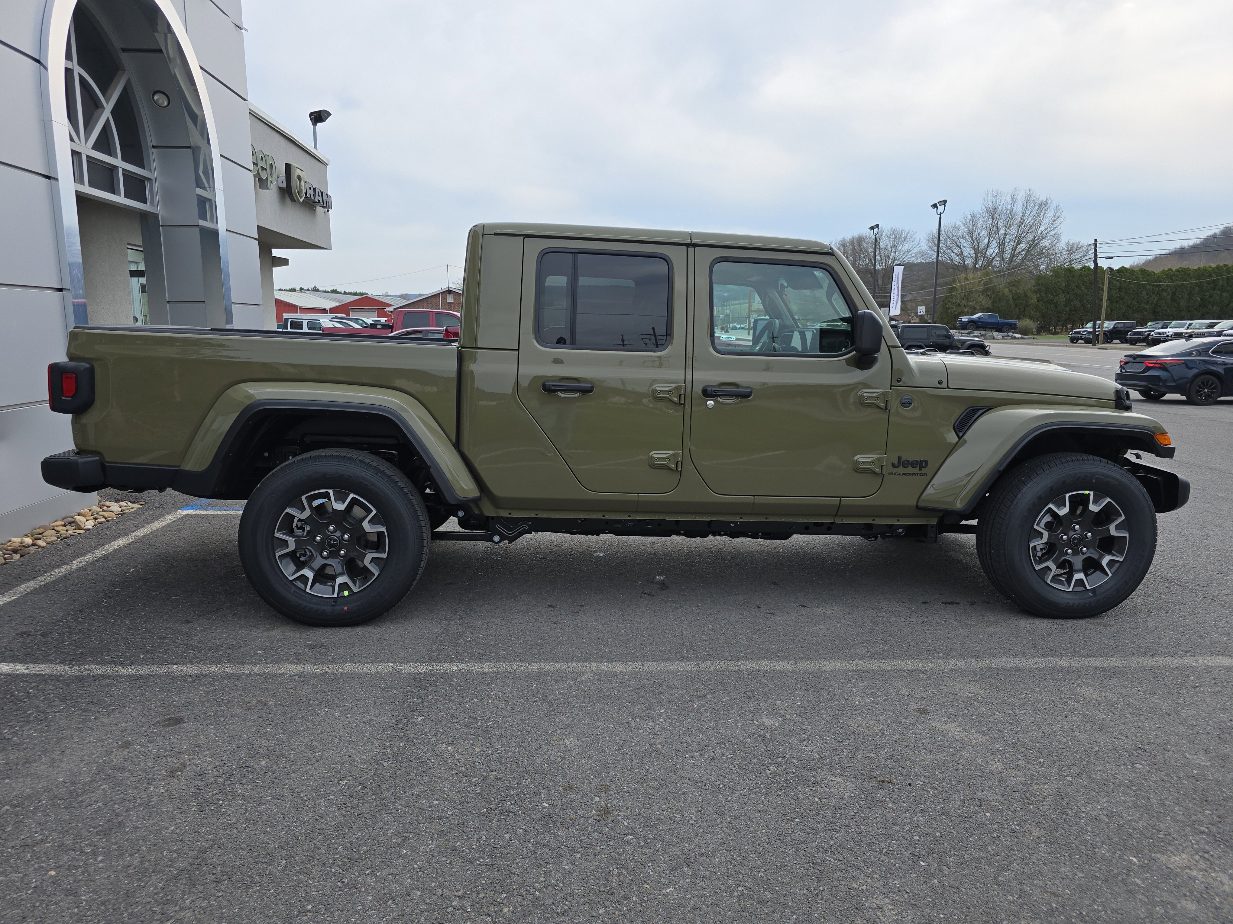 New 2025 Jeep Gladiator Sport w/ Premium Package image 2