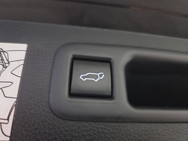 Used 2023 Toyota Highlander L image 17