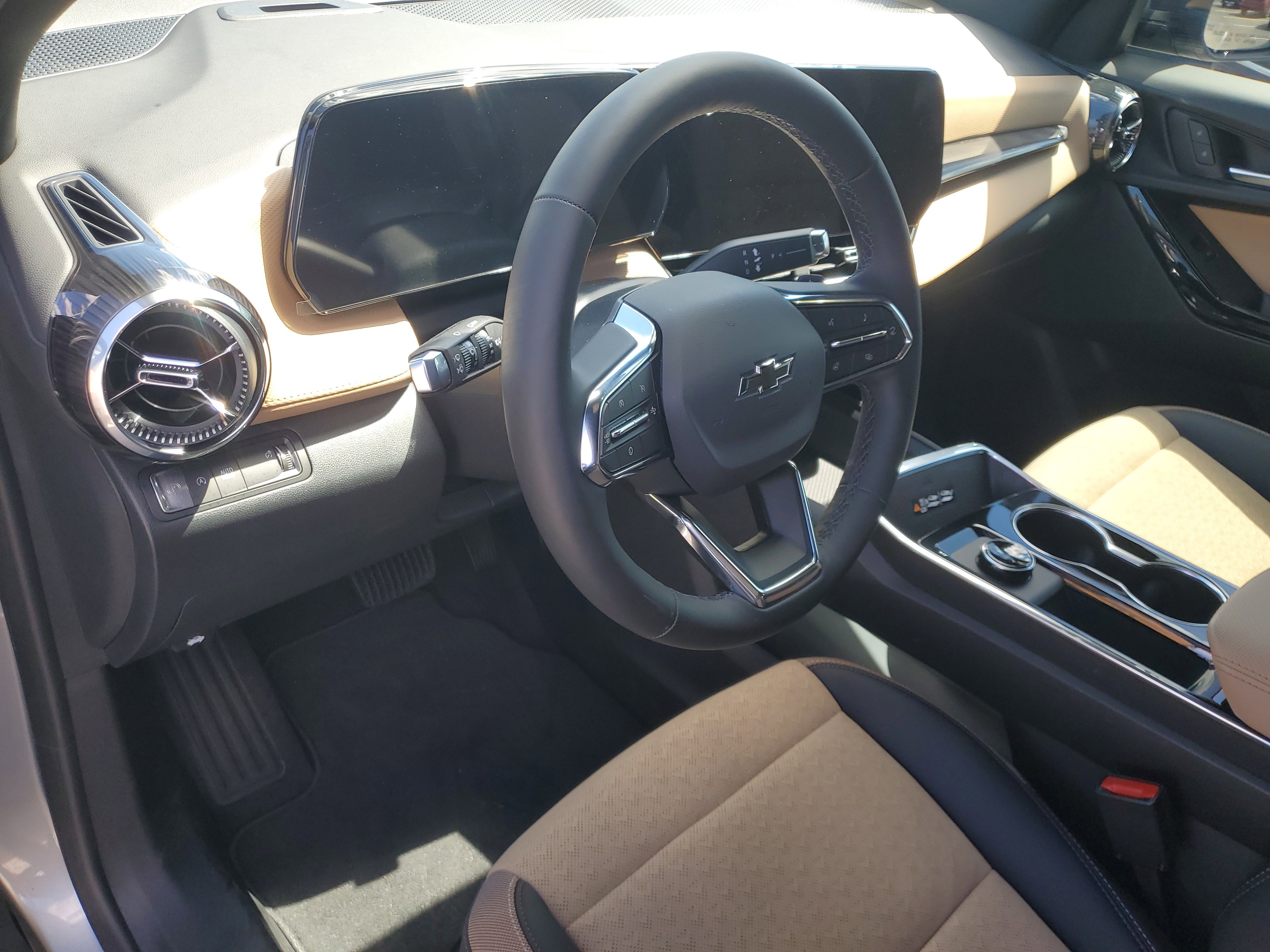 Used 2026 Chevrolet Equinox ACTIV w/ Convenience Package III image 12