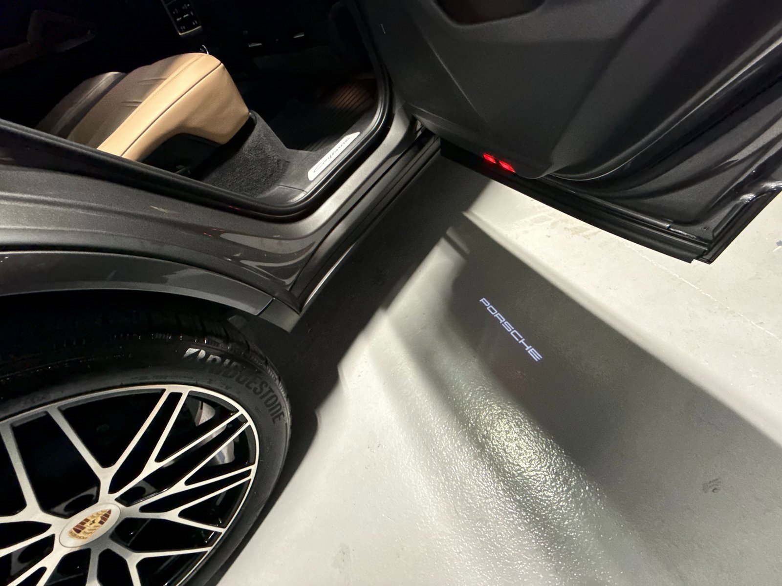 Certified 2025 Porsche Cayenne image 22