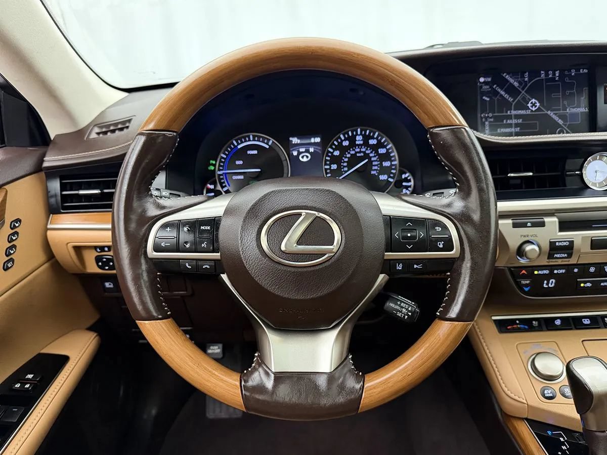 Used 2018 Lexus ES 300h w/ Luxury Package FWD image 11