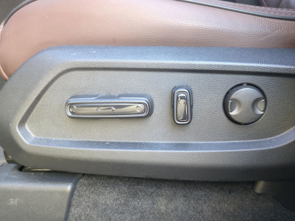 Used 2025 Honda Pilot Elite image 16