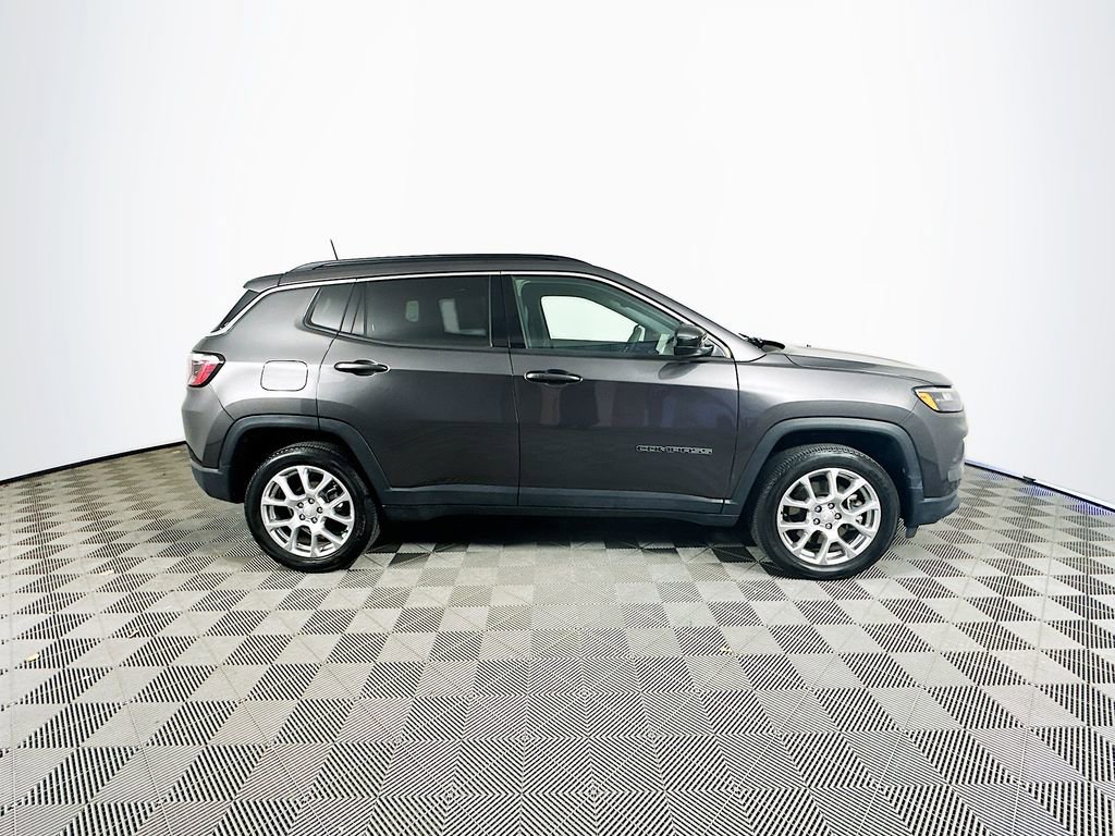 Used 2023 Jeep Compass Latitude image 11