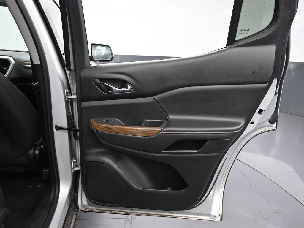 Used 2017 GMC Acadia SLE image 38