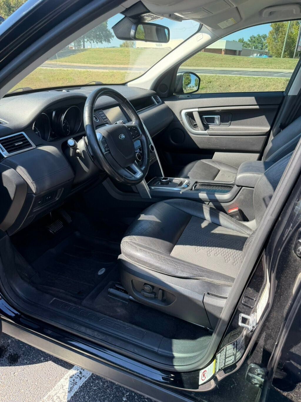 Used 2019 Land Rover Discovery Sport SE AWD/4WD image 9