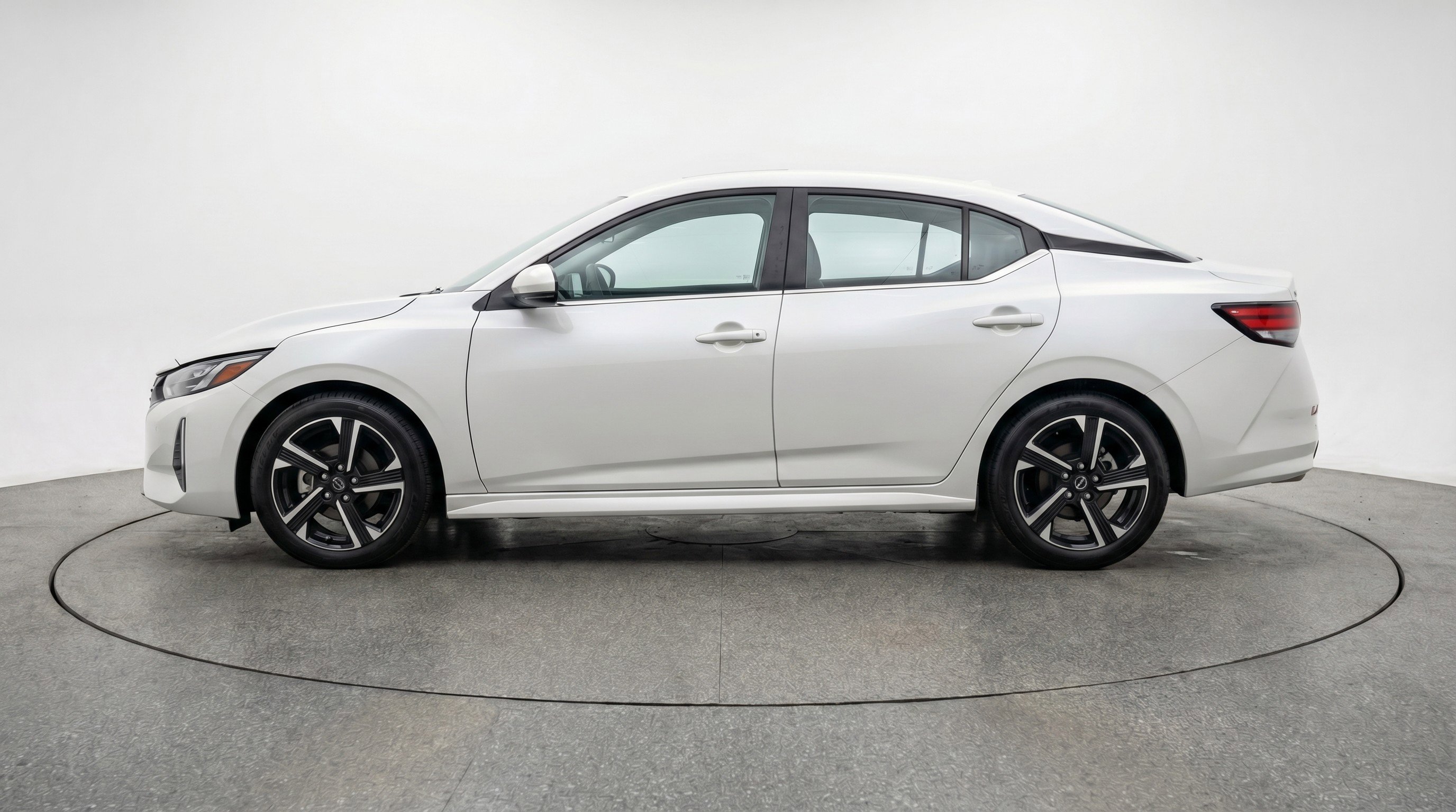 Used 2025 Nissan Sentra SV image 5