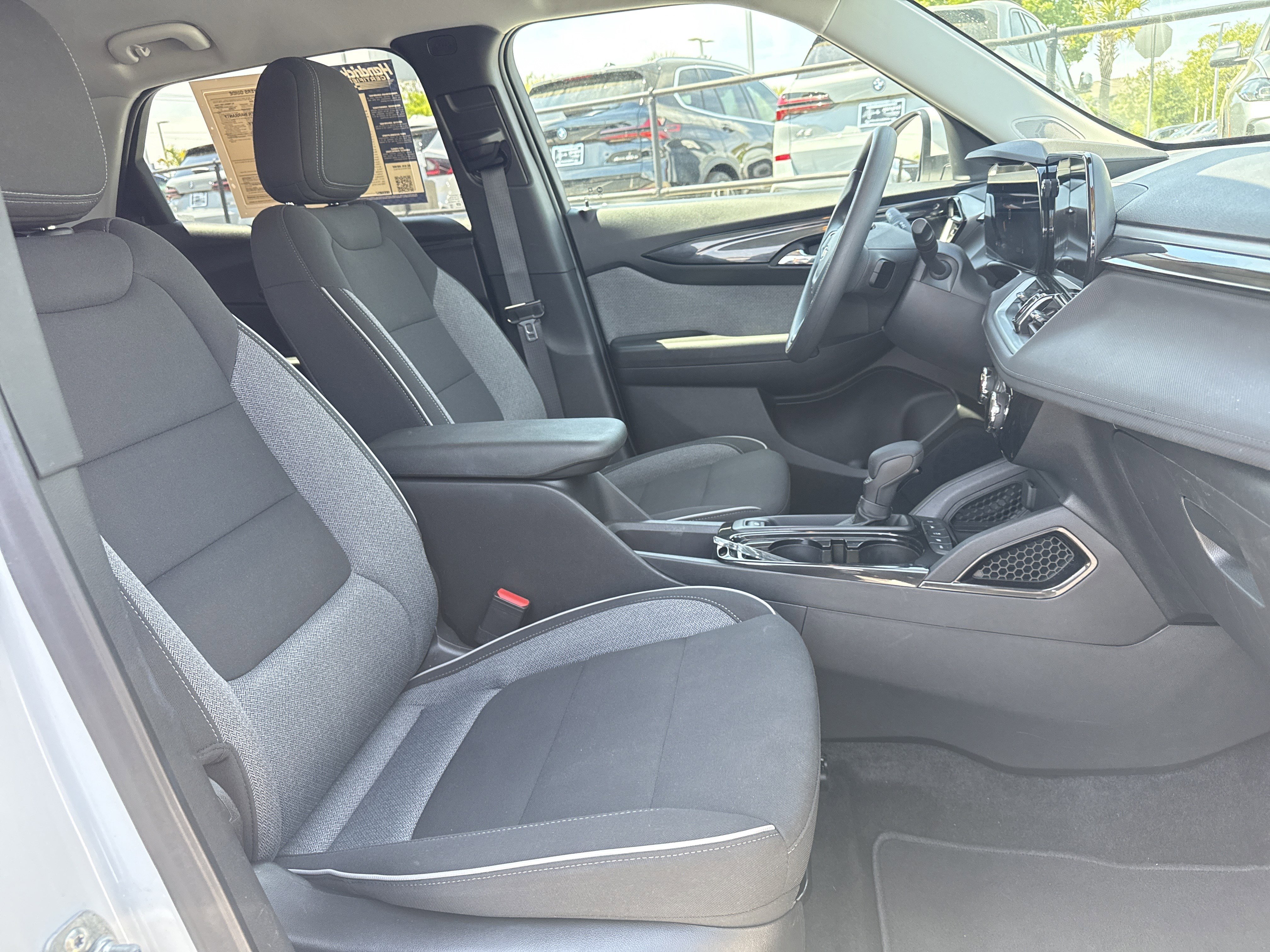 Used 2025 Chevrolet TrailBlazer LT AWD/4WD image 31