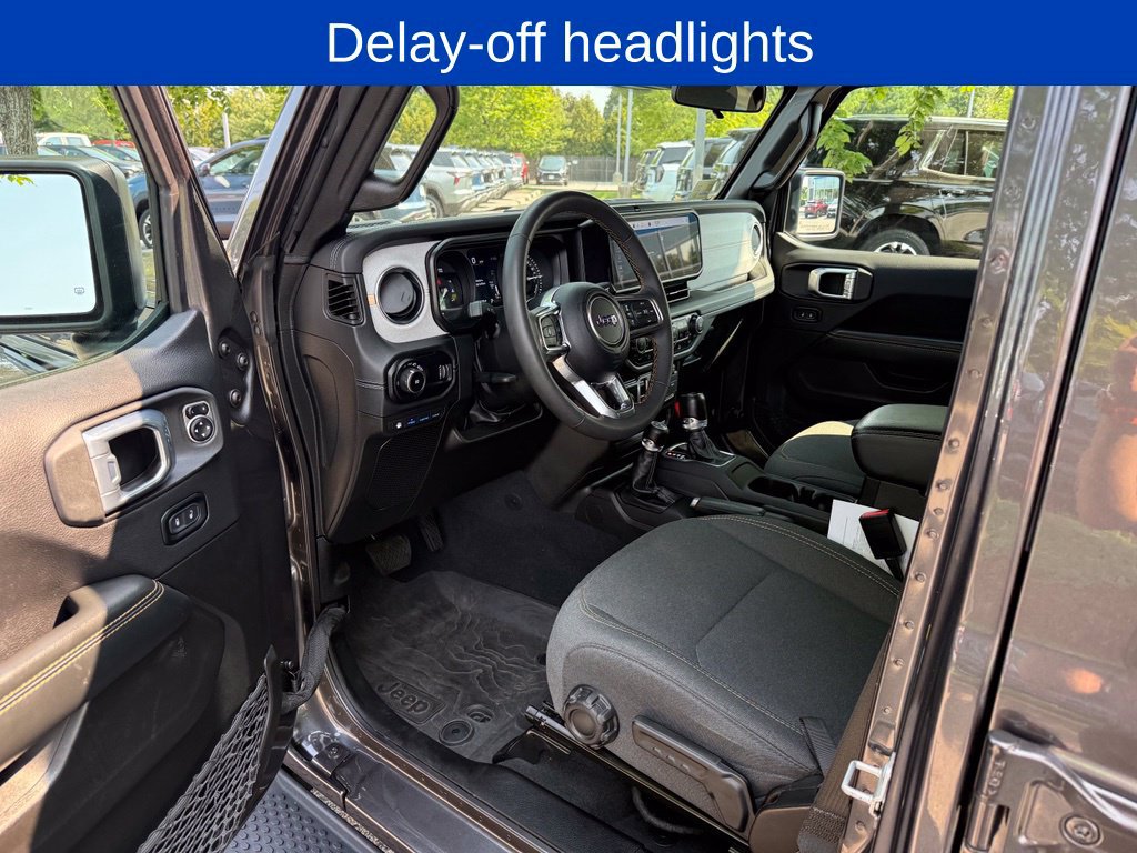 Used 2024 Jeep Wrangler Unlimited Sahara AWD/4WD image 12