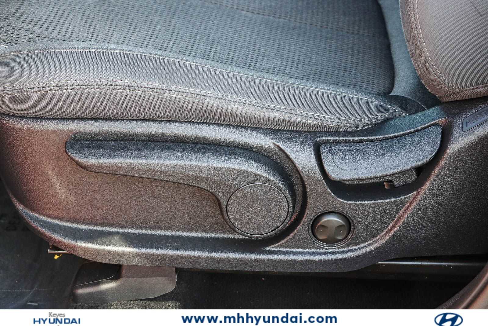 Used 2019 Hyundai Santa Fe SE AWD/4WD image 19