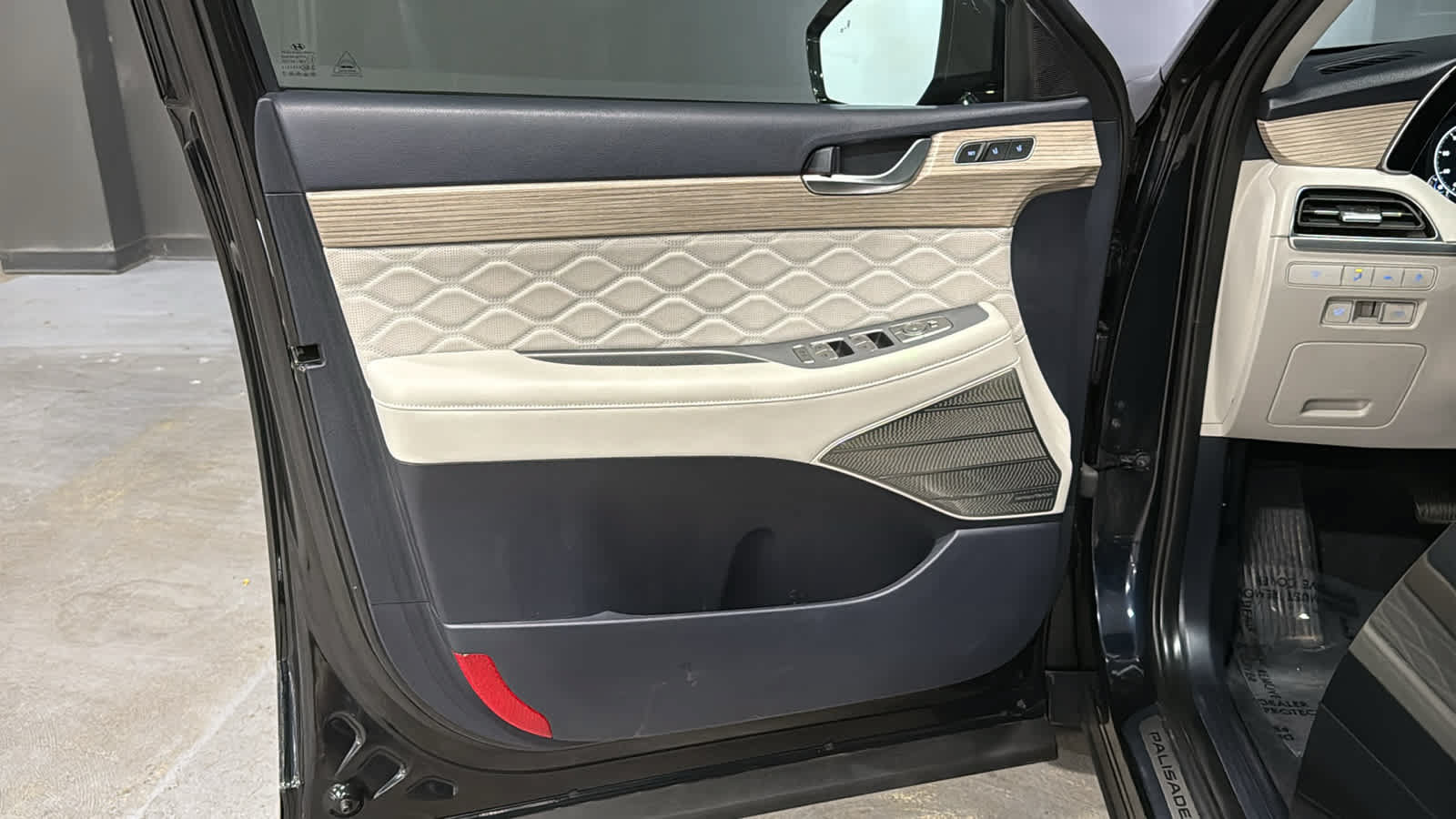 Used 2022 Hyundai Palisade Calligraphy w/ Cargo Package FWD image 9