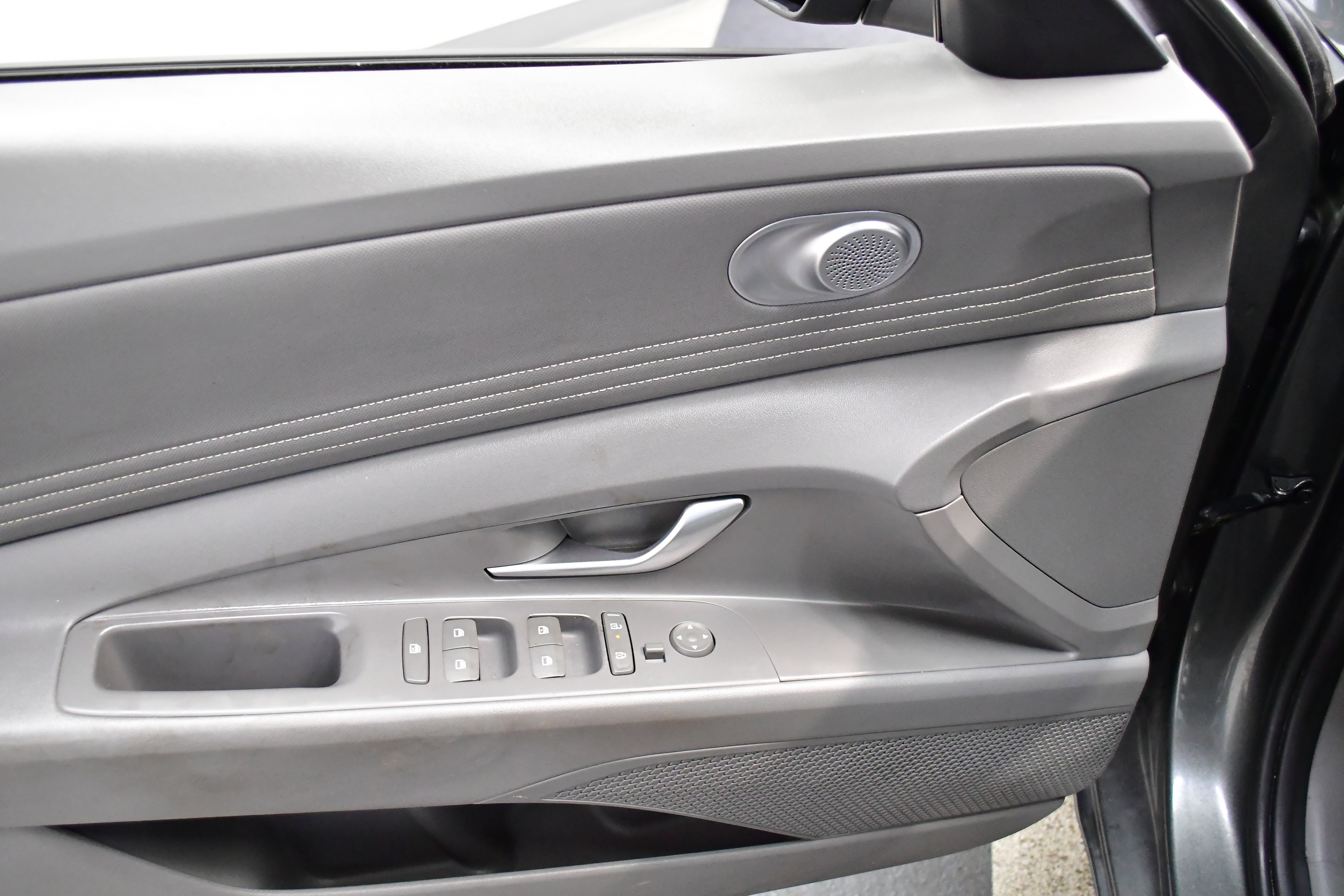 Used 2025 Hyundai Elantra SEL image 25