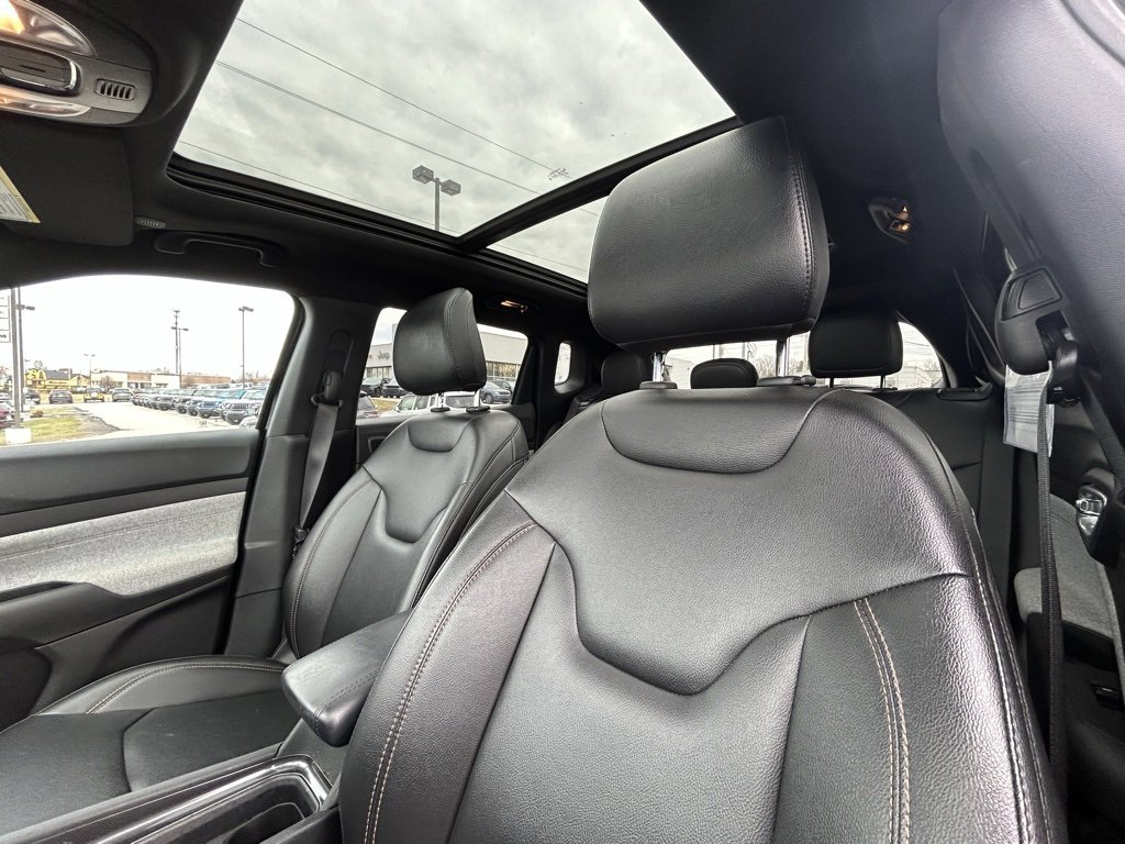 Used 2024 Jeep Compass Latitude w/ Sun and Sound Group image 15