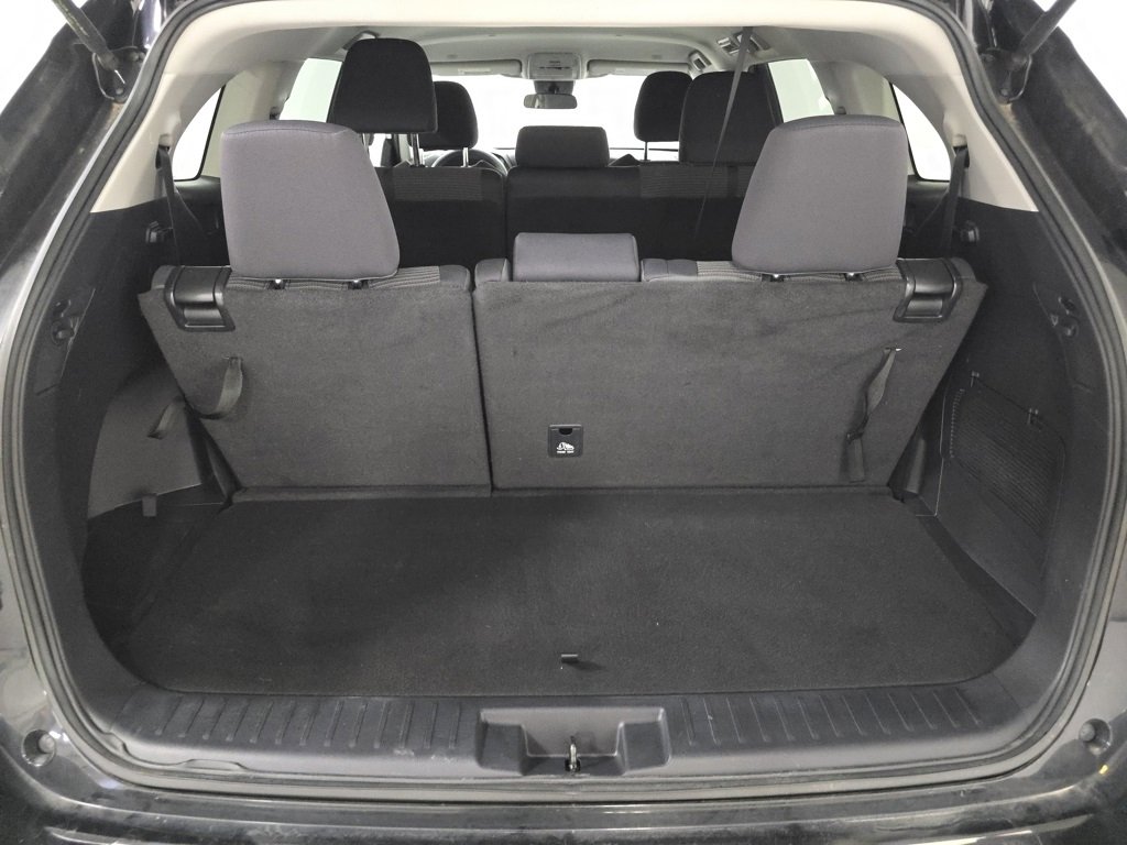 Certified 2023 Toyota Highlander L image 18