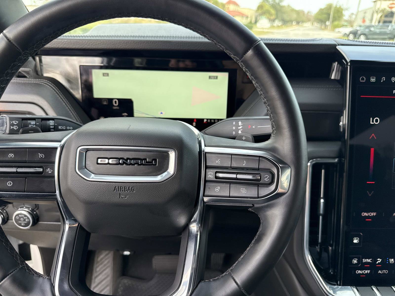 Used 2025 GMC Yukon Denali image 31