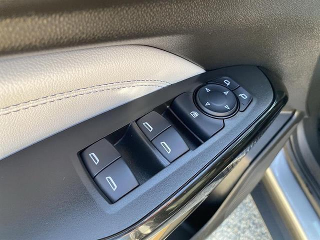 Certified 2024 Chevrolet Trax LT w/ Sunroof Package FWD image 35