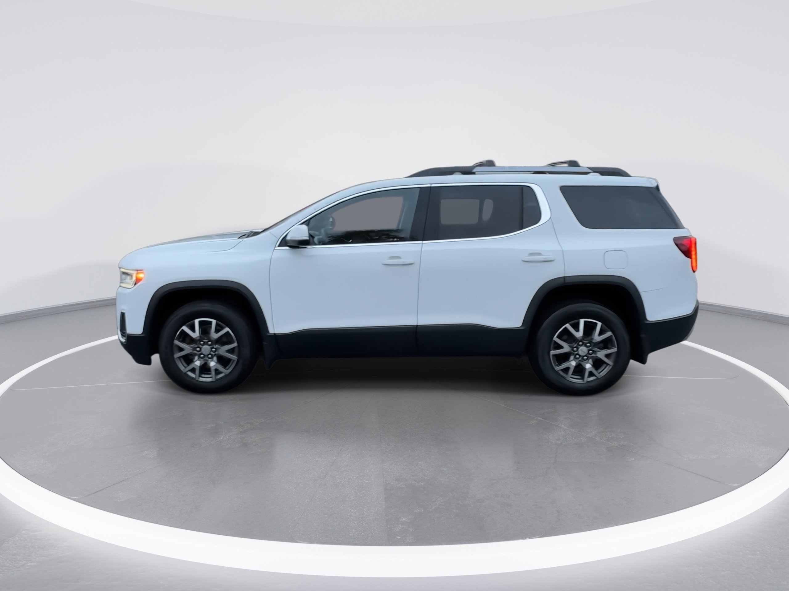 Used 2023 GMC Acadia SLE w/ Driver Convenience Package image 5