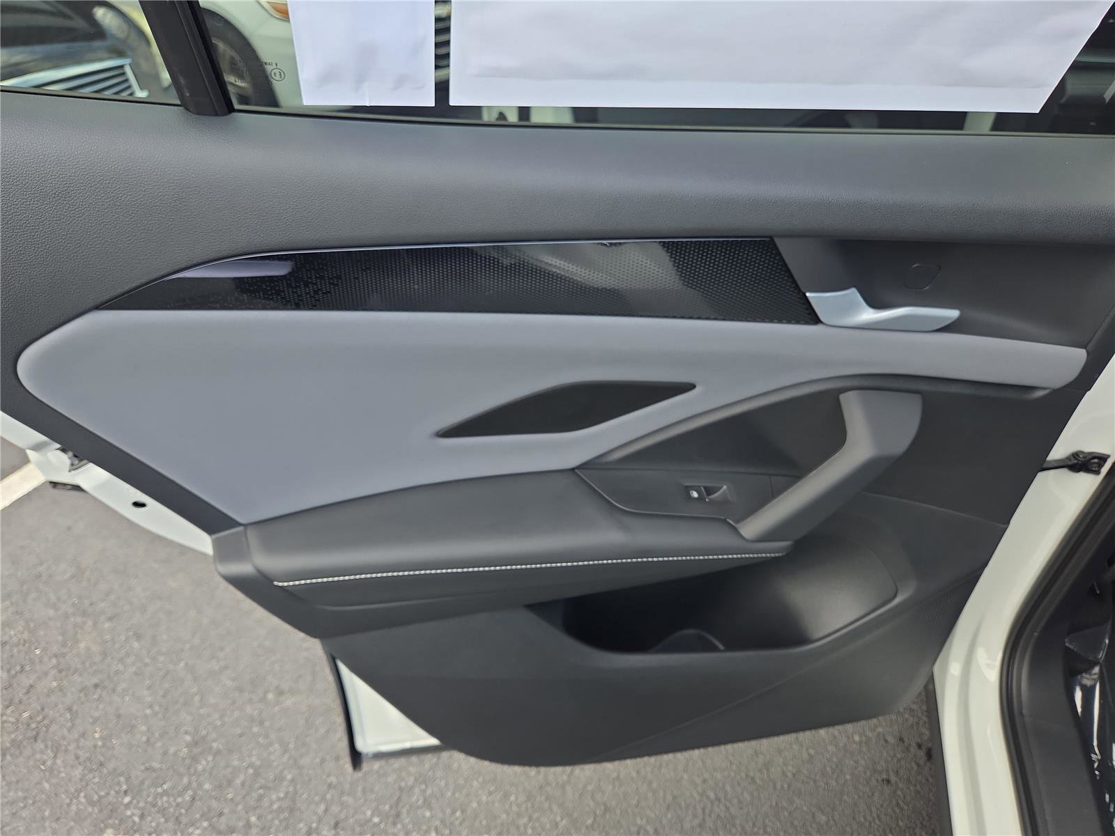 New 2025 Volkswagen Tiguan SE R-Line image 27