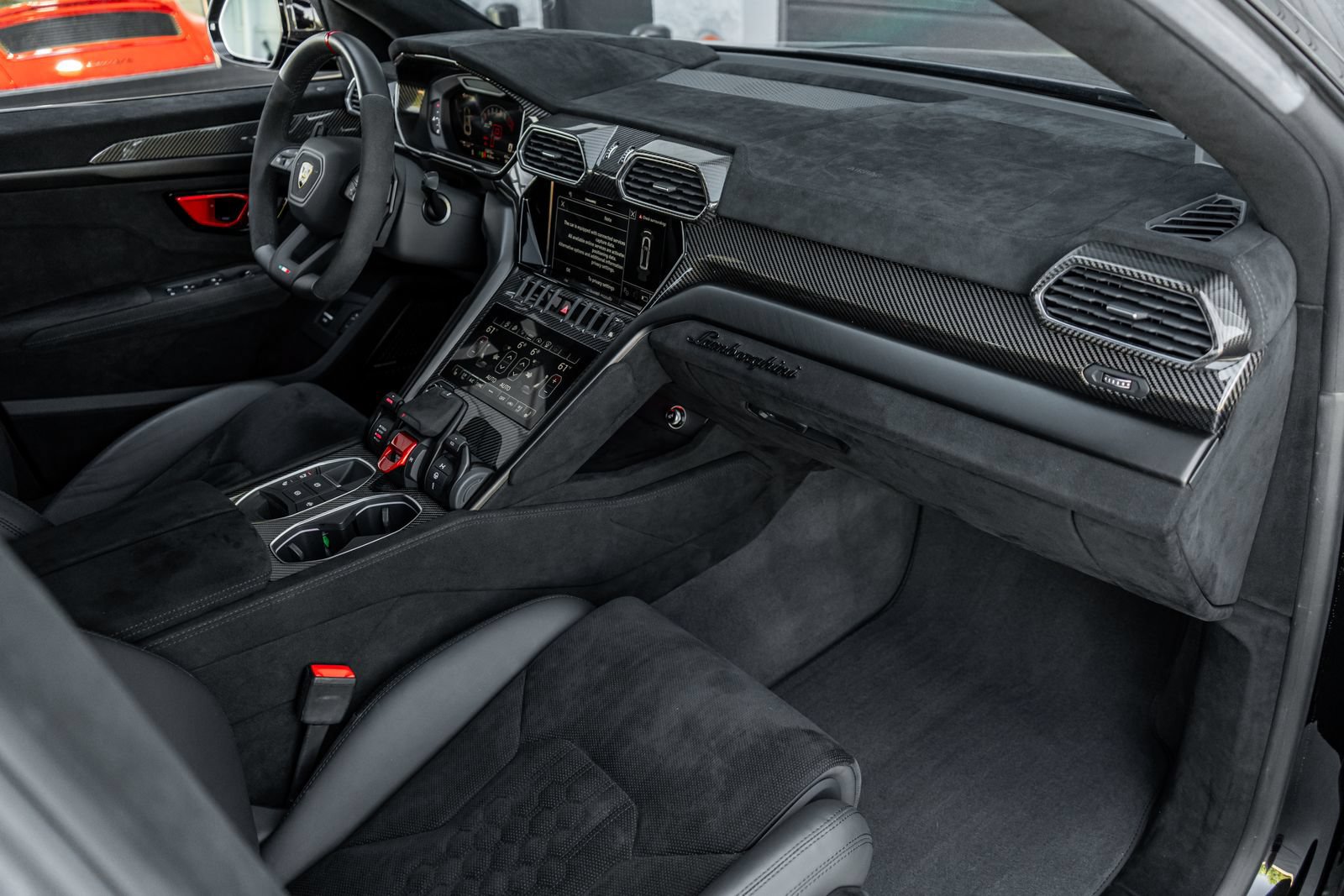 Used 2023 Lamborghini Urus Performante AWD/4WD image 2