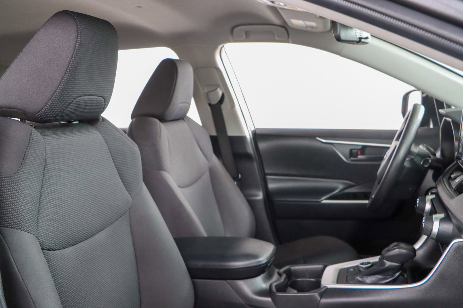 Used 2021 Toyota RAV4 LE image 26