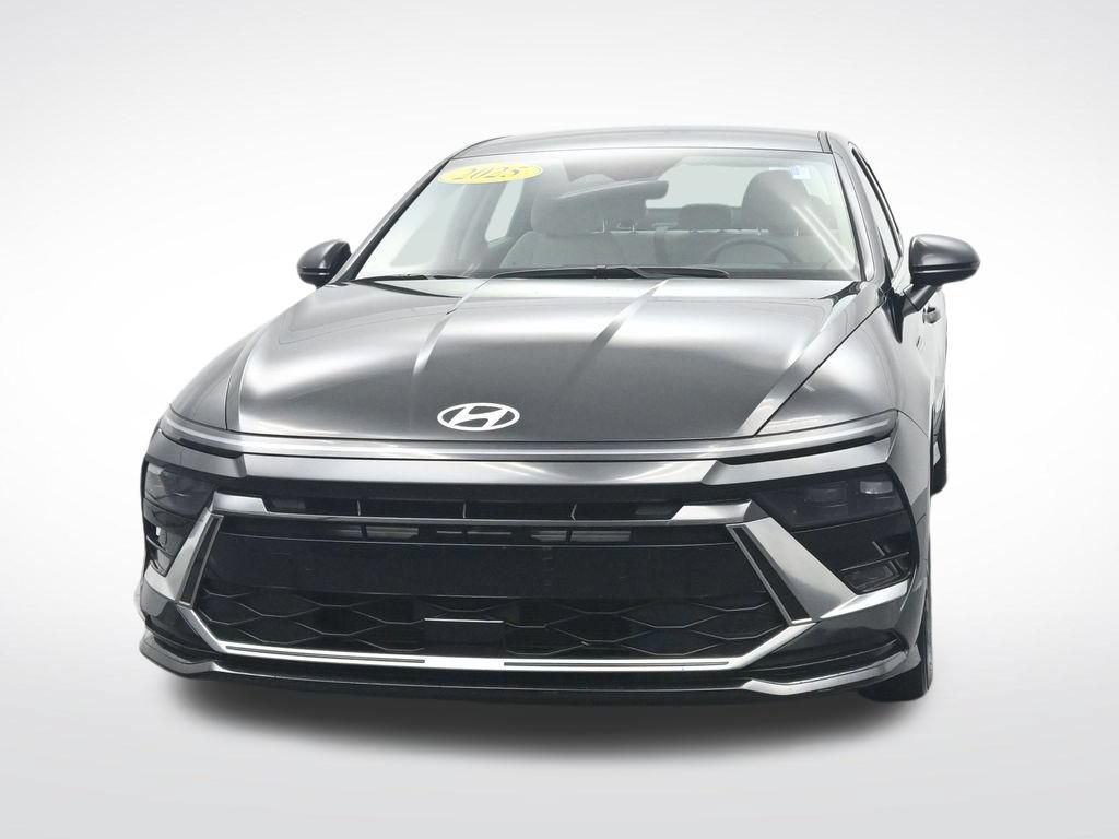 Used 2025 Hyundai Sonata SEL FWD image 2