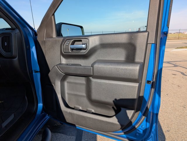 Used 2024 Chevrolet Silverado 1500 Custom w/ Turbomax Blackout Package image 5