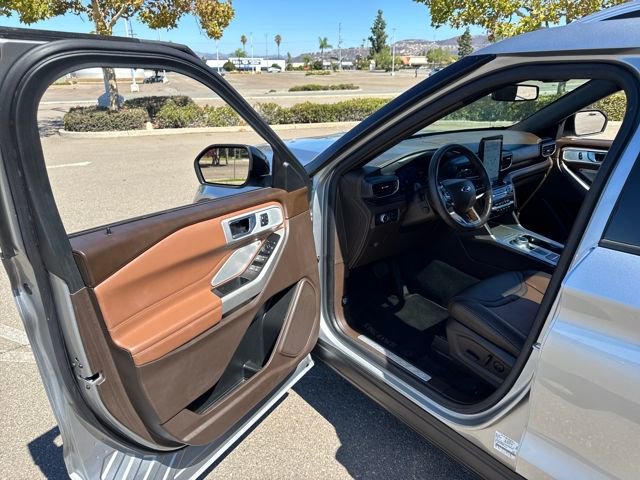 Used 2022 Ford Explorer King Ranch w/ Premium Technology Package image 27