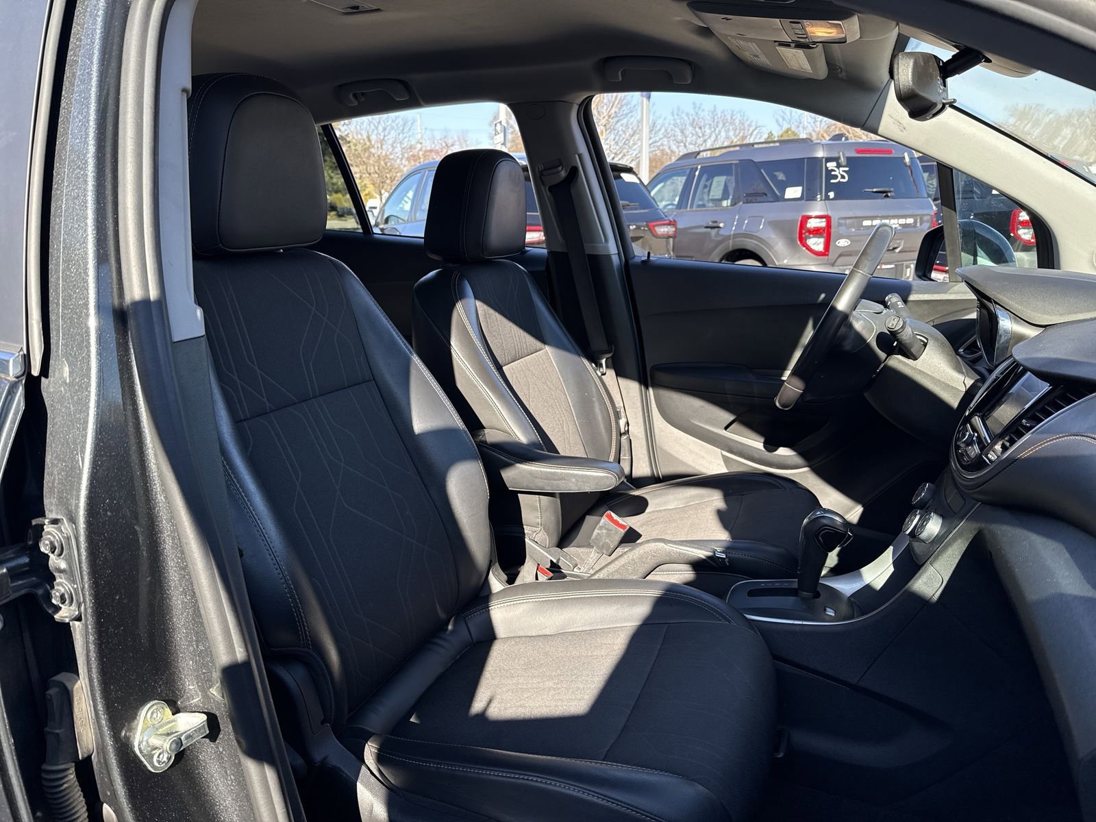 Used 2020 Chevrolet Trax LT w/ LT Convenience Package FWD image 26