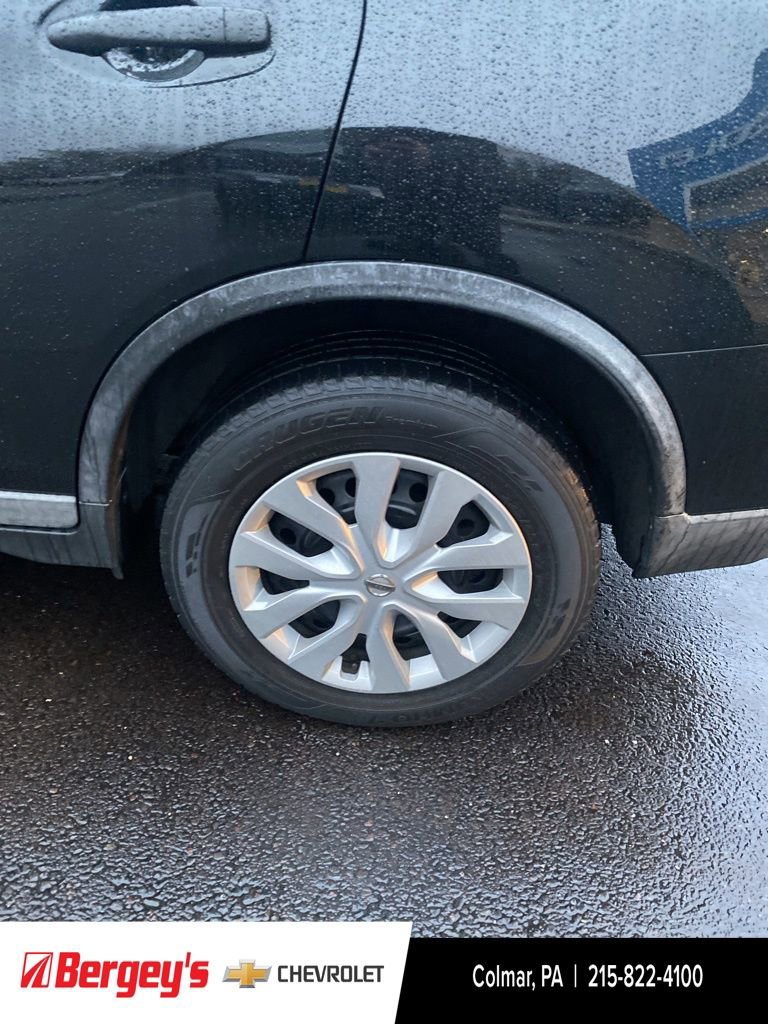 Used 2018 Nissan Rogue S image 19