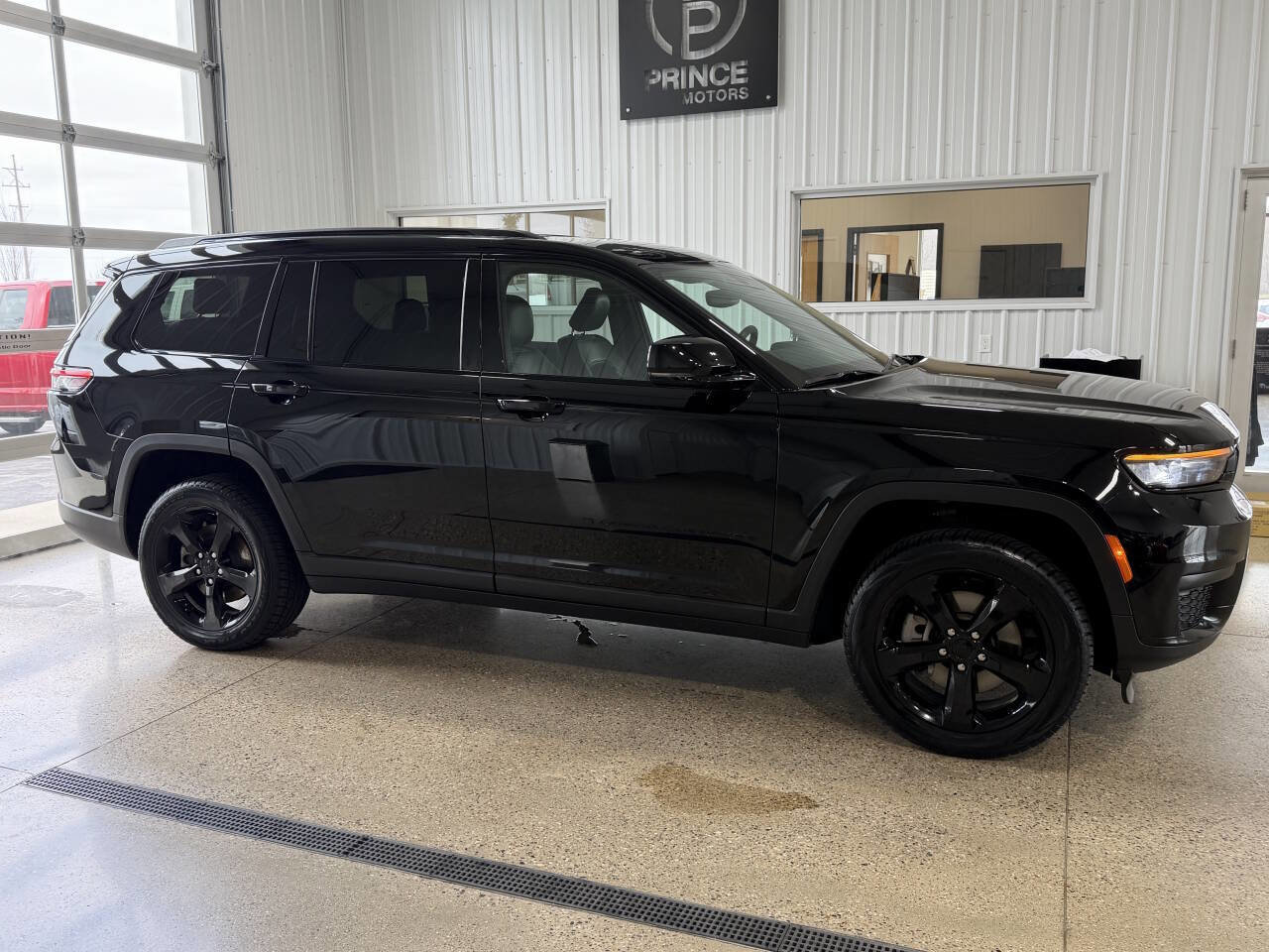 Used 2023 Jeep Grand Cherokee L Laredo AWD/4WD image 10