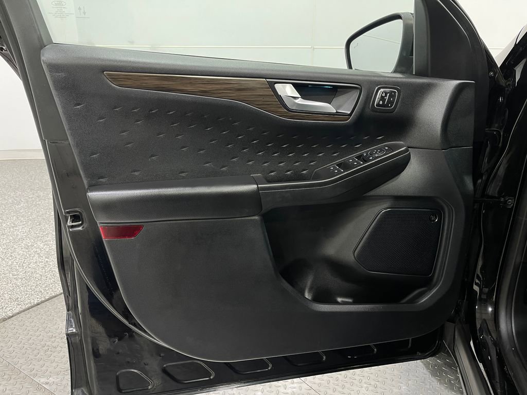 Used 2020 Ford Escape Titanium w/ Titanium Premium Package 2.0 image 16