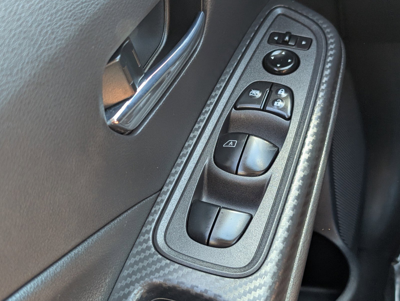 Certified 2025 Nissan Versa SV image 31