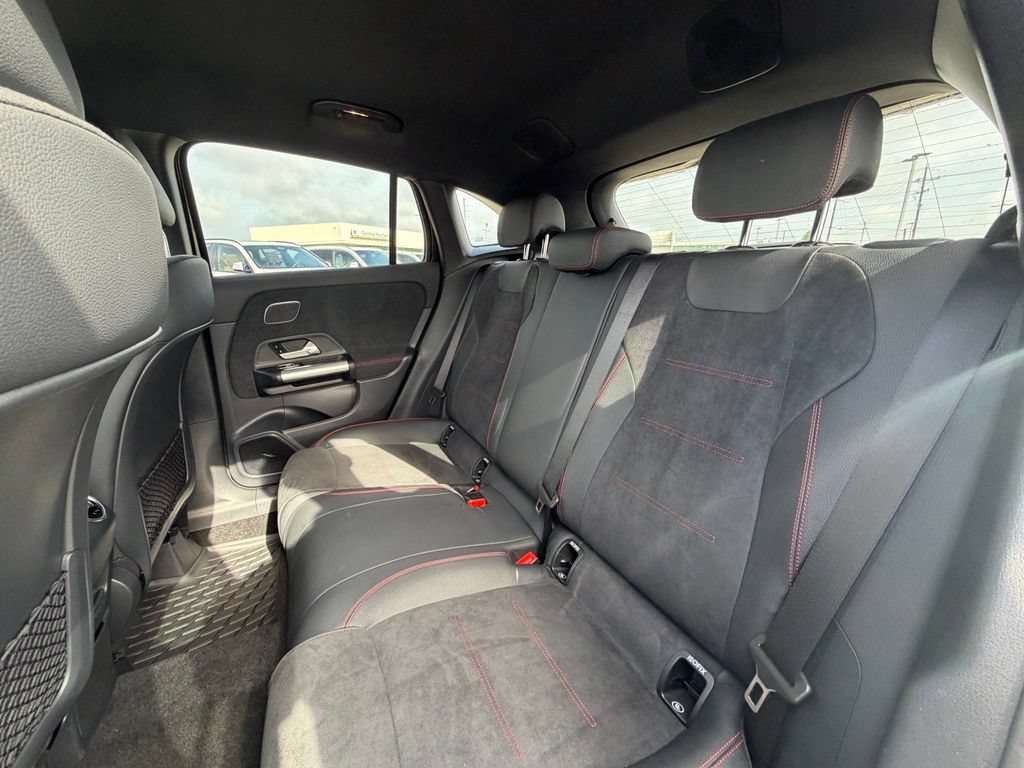 Used 2025 Mercedes-Benz GLA 250 image 26