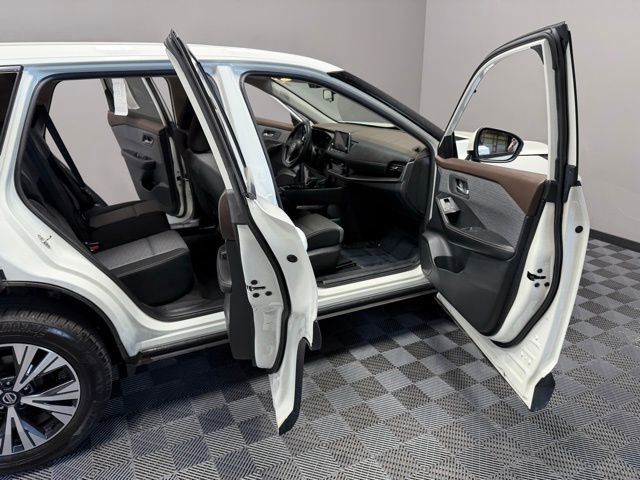 Used 2021 Nissan Rogue SV AWD/4WD image 22