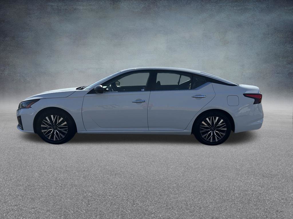 Used 2025 Nissan Altima 2.5 SV FWD image 7