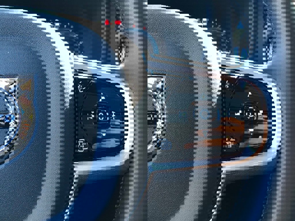 Used 2025 Volvo V60 B5 Cross Country Plus image 22