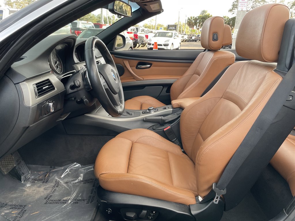 Used 2013 BMW 335i Convertible image 21