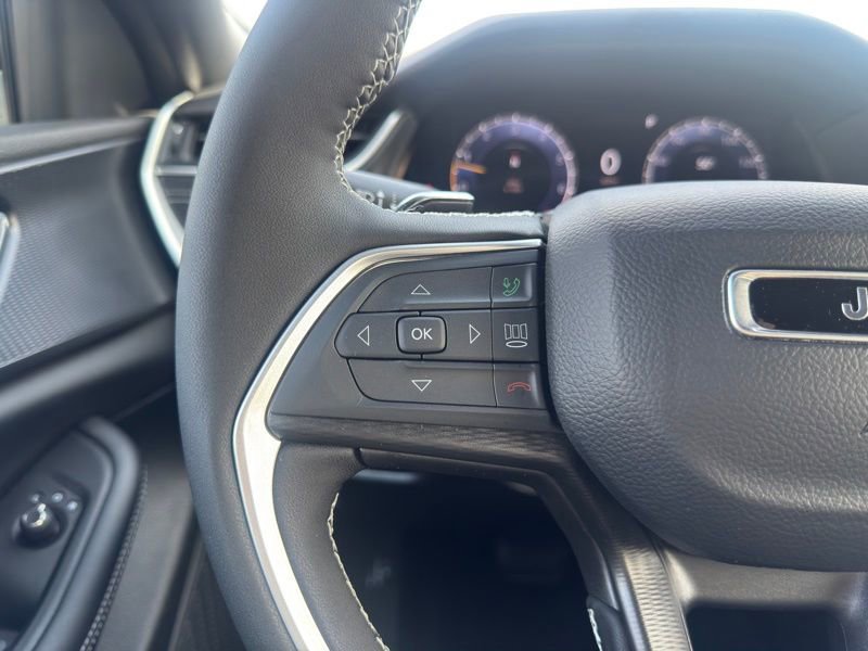 Used 2025 Jeep Grand Cherokee Altitude image 25