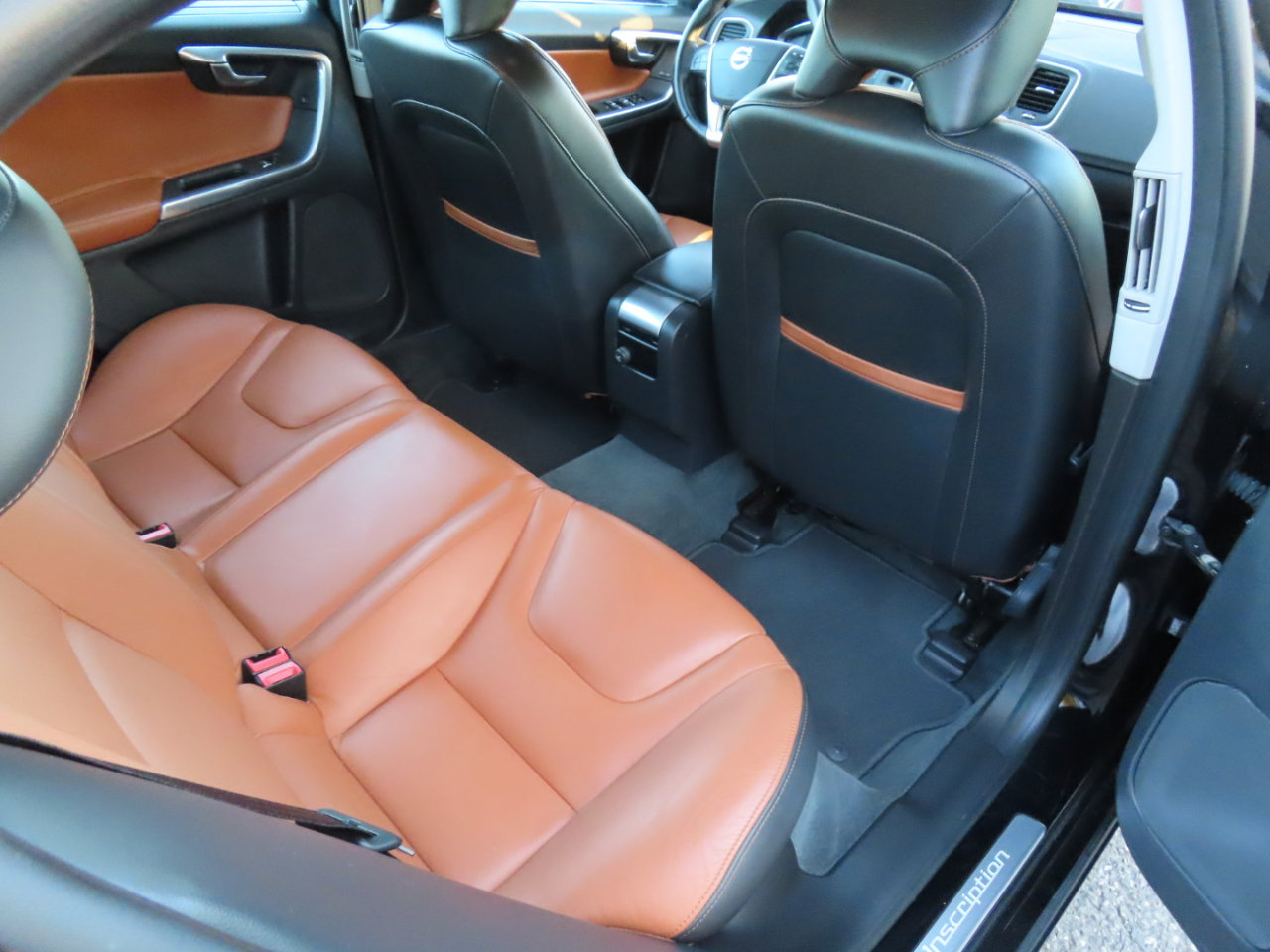 Used 2017 Volvo S60 T5 Inscription image 16