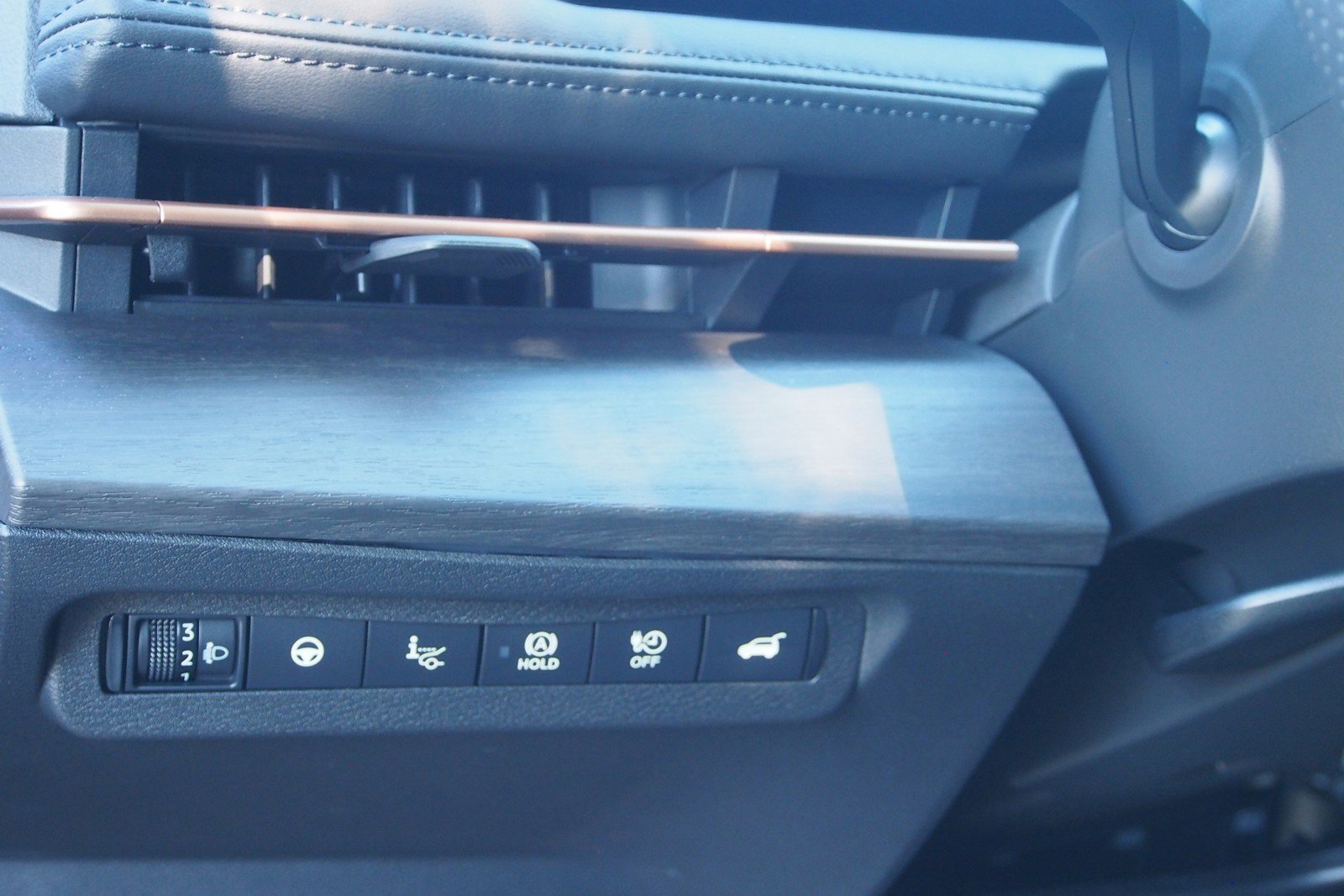 New 2025 Nissan Ariya EVOLVE+ image 19