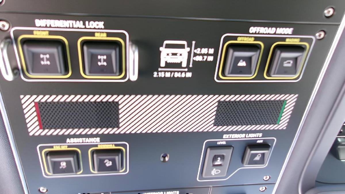 Used 2025 INEOS Grenadier Station Wagon AWD/4WD image 24