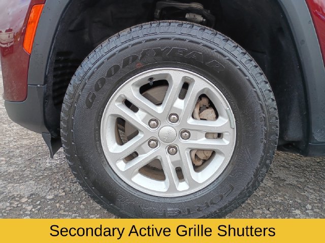 Used 2023 Jeep Grand Cherokee Laredo AWD/4WD image 20